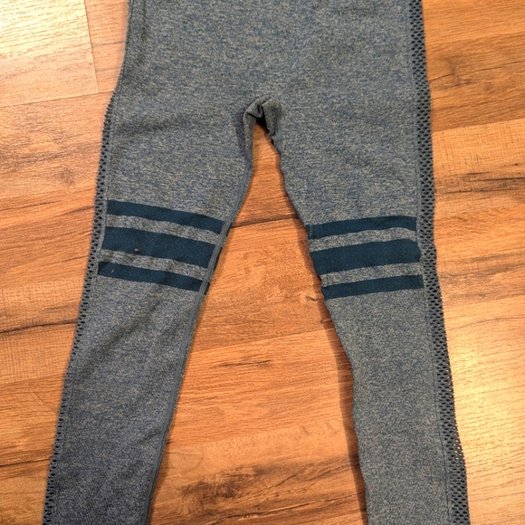 Workout Outfit - Picture 3 of 4